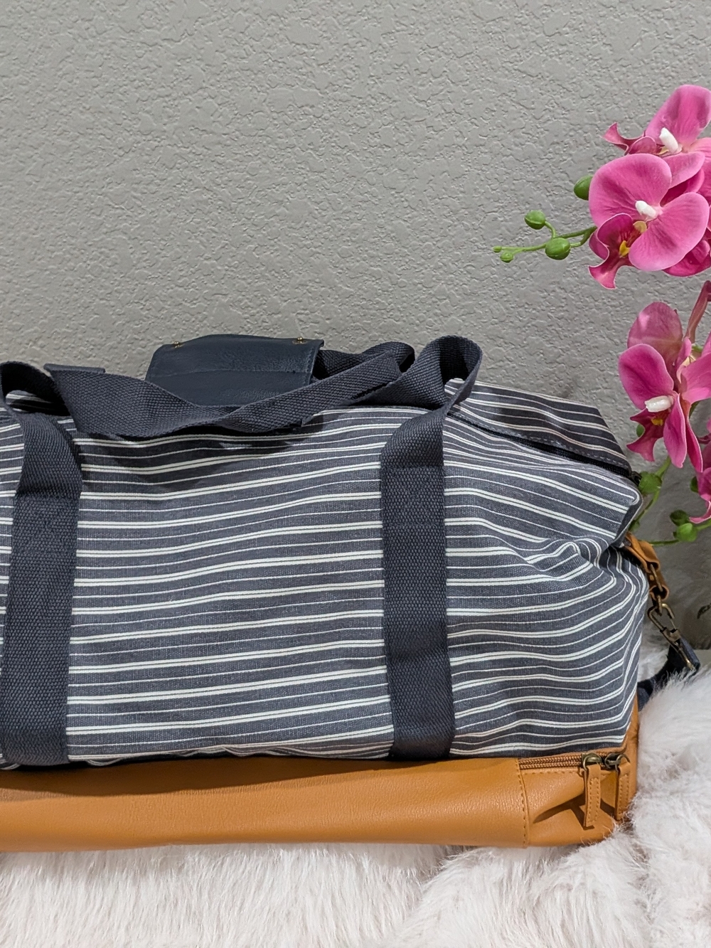 DSW Navy Striped‎ Duffel with Tan Leather Base Size 19"x9"X9"